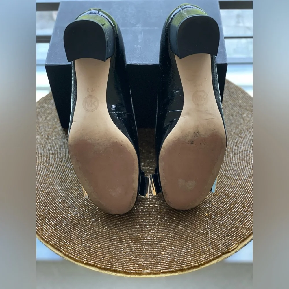 Michael Kors Kiera Mid Patent Leather Bow
Pumps Black. - Picture 10 of 11